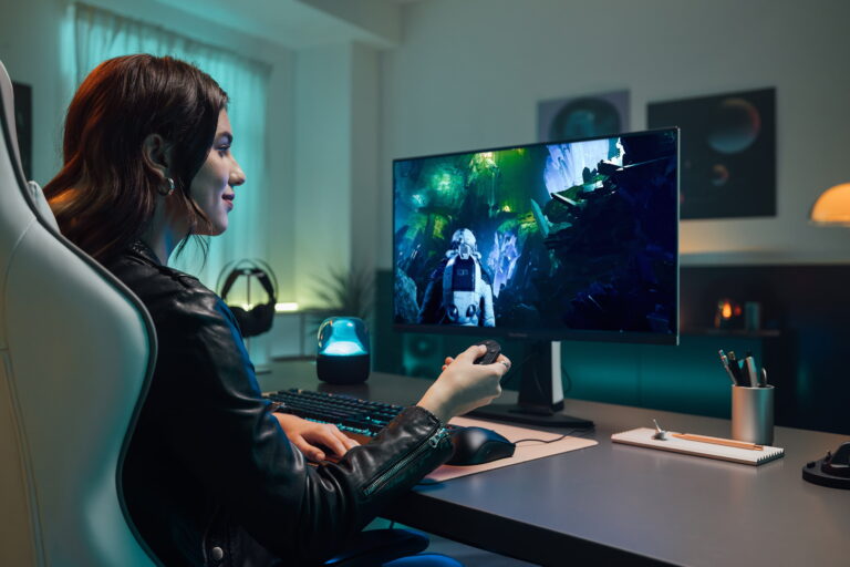 Image3_The XG272-2K-OLED comes with a wireless remote, ensuring convenient and seamless gaming sessions